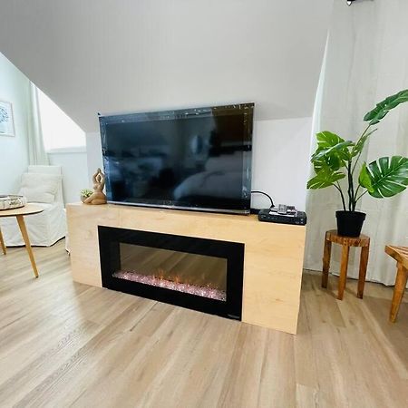 Stylish Cozy One Bedroom Studio With Free Parking Victoria Ngoại thất bức ảnh