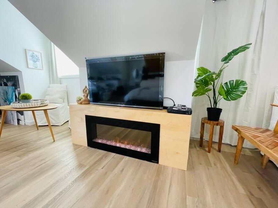 Stylish Cozy One Bedroom Studio With Free Parking Victoria Ngoại thất bức ảnh