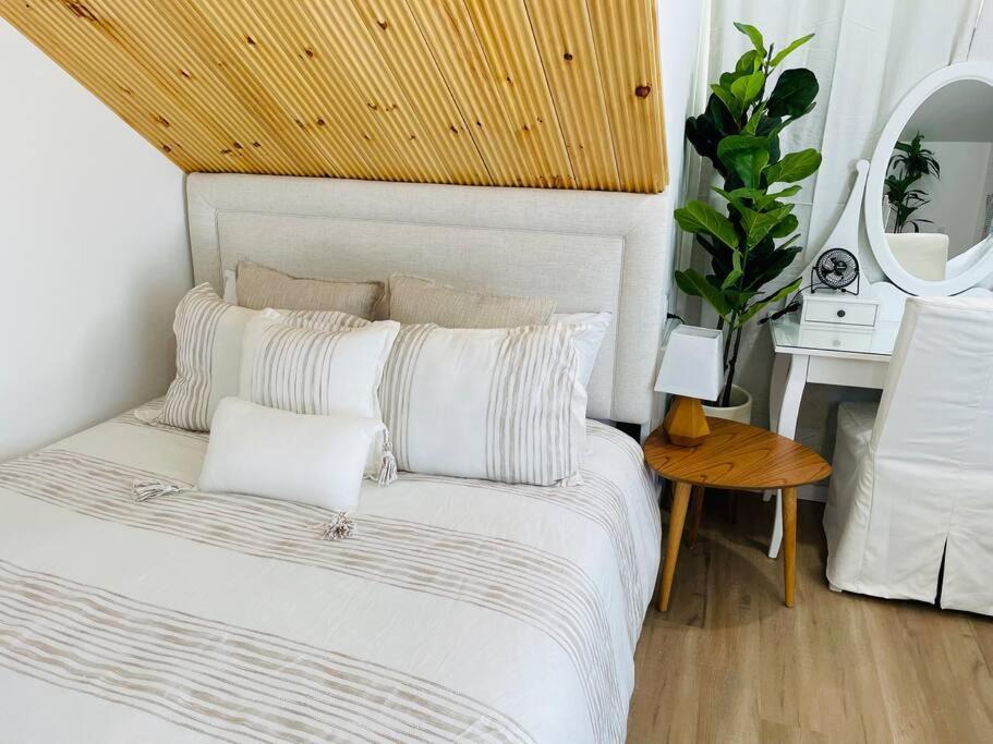 Stylish Cozy One Bedroom Studio With Free Parking Victoria Ngoại thất bức ảnh