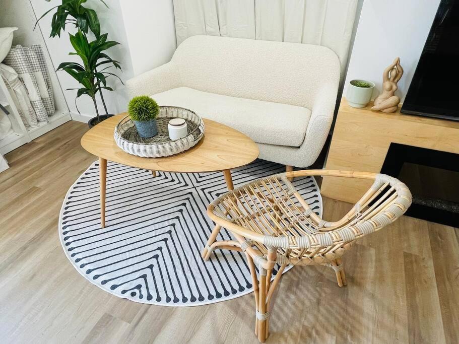 Stylish Cozy One Bedroom Studio With Free Parking Victoria Ngoại thất bức ảnh