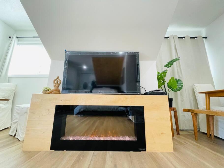 Stylish Cozy One Bedroom Studio With Free Parking Victoria Ngoại thất bức ảnh