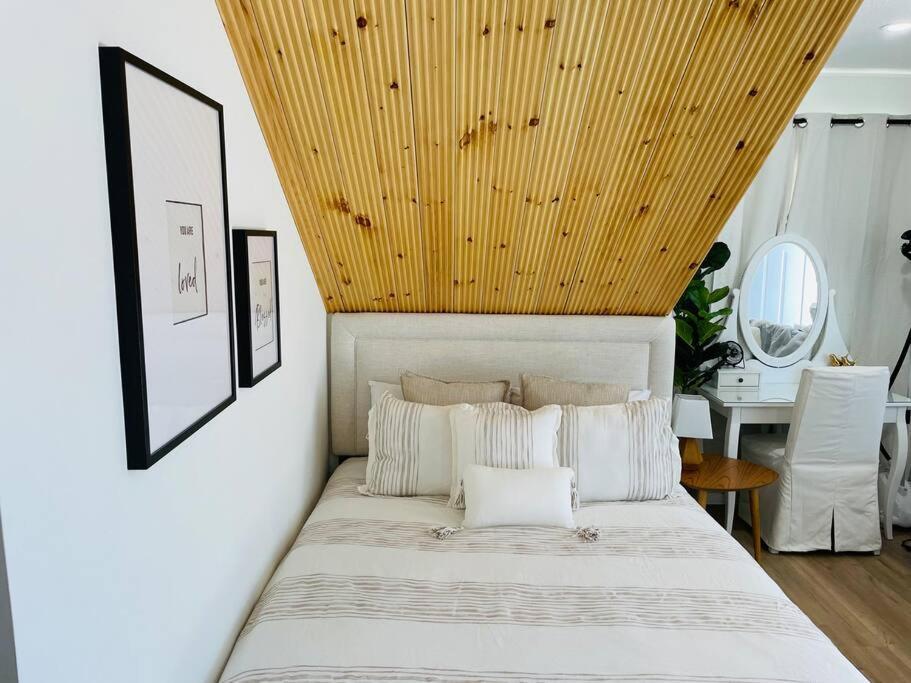 Stylish Cozy One Bedroom Studio With Free Parking Victoria Ngoại thất bức ảnh